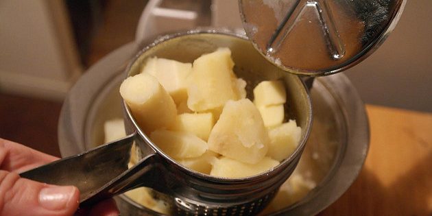 Как приготовить вкусное картофельное пюре: правила, секреты, необычные ингредиенты картофель, масло, можно, картошка, перемешайте, добавьте, картофельное, может, жидкость, чтобы, после, ложка, Картофельное, цветной, сельдерея, ложки, молоко, столовая, оливкового, картофеля