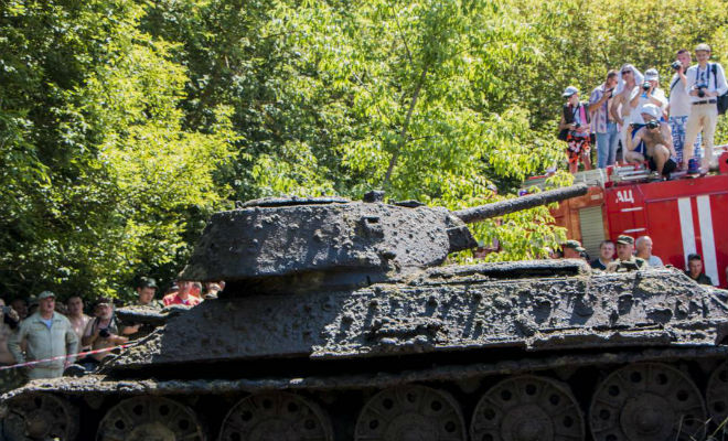 Т-34, пропавший в войну болотах: погружение за амуницией и боеприпасами несколько, части, Умники, автоматов, ящики, коекакие, достать, удалось, поверхности, остальным, пришлось, погружатьсяПолучилось, поднять, Ранние, маленькое, прицельной, планкой, старых, снарядовА, поднимать