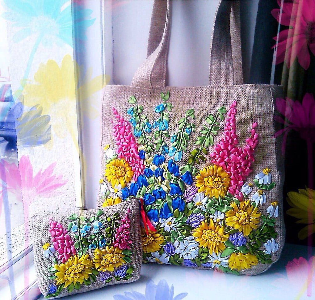 Вышивка лентами вновь входят в моду Вышивка лентами вновь входят в моду