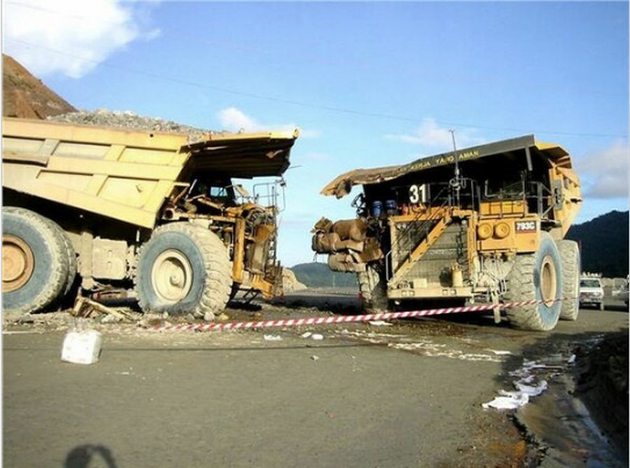 БелАЗы в главной роли: немного автоюмора от грузовиков БелАЗы в главной роли: немного автоюмора от грузовиков автомобили,происшествия,юмор