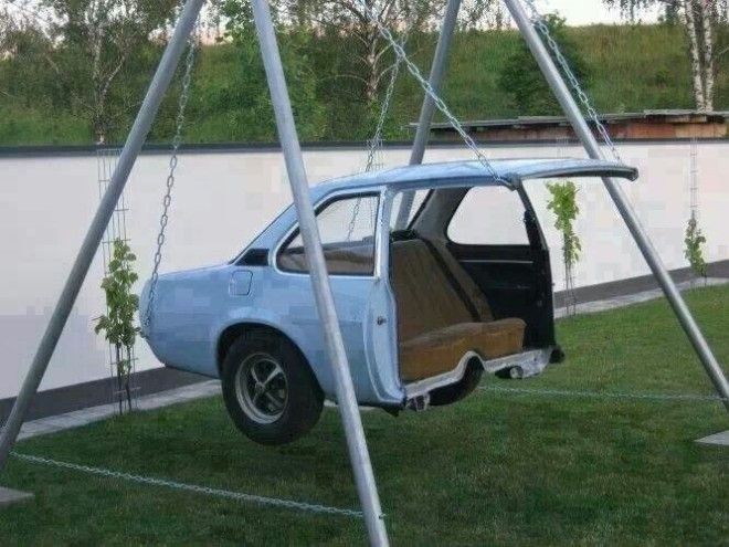 Качели из старого автомобиля 