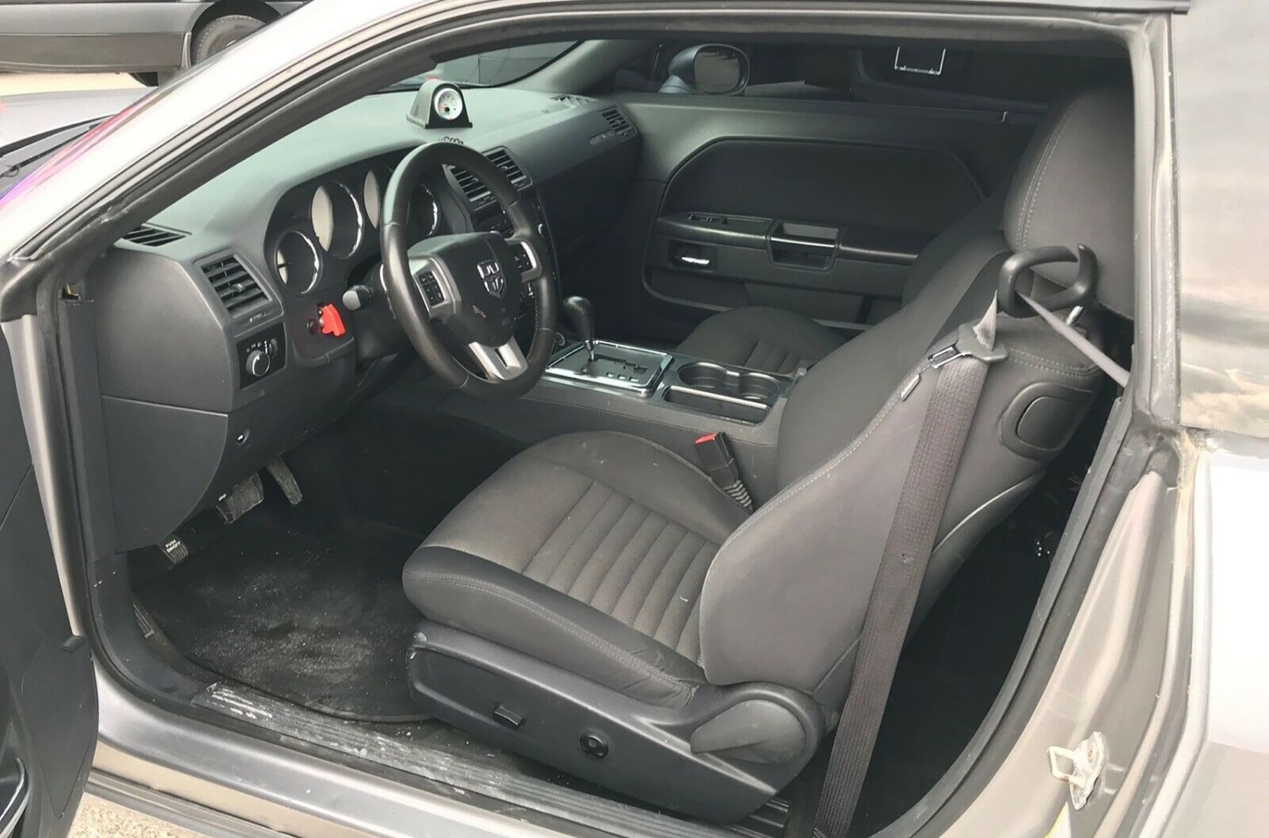 Посмотрите на лимузин Dodge Challenger с дверями в стиле «крыло чайки» Посмотрите на лимузин Dodge Challenger с дверями в стиле «крыло чайки» Новости