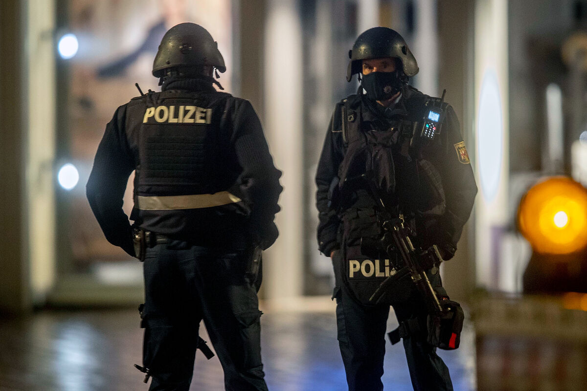 Немецкая полиция арестовала фанатов Сербии и Англии, участвовавших в драке