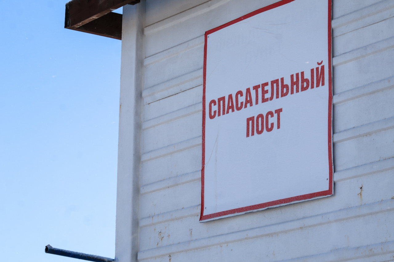 Под Новосибирском спасателям пришлось вскрывать квартиру с закрывшейся 14-летней девочкой