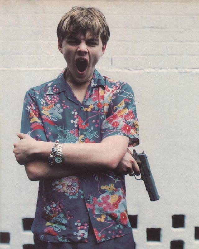 Ностальгическая подборка фото знаменитостей из 90-х 