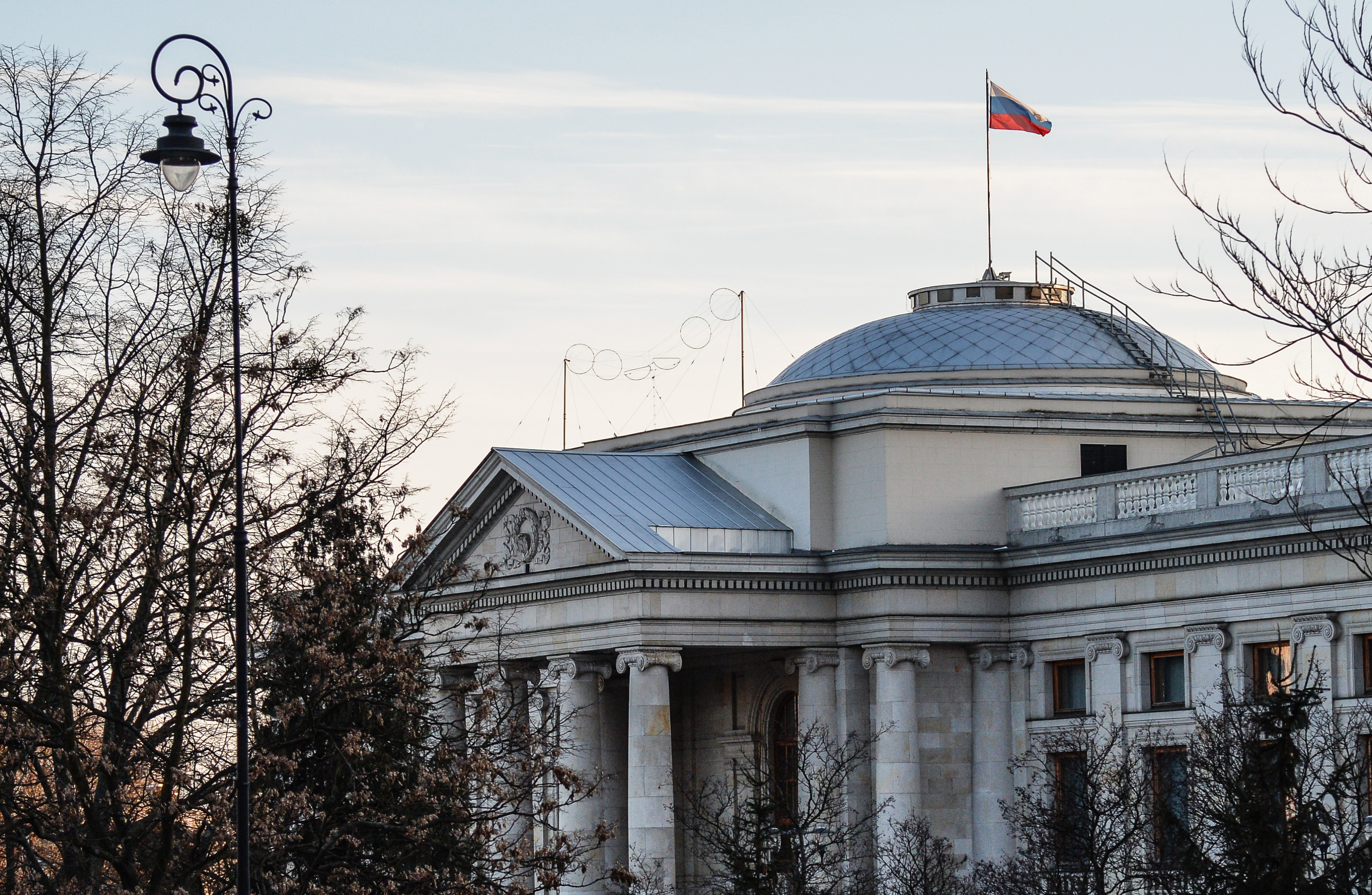 Варшава посольство. Здание посольства РФ В Варшаве. Посольство РФ В Польше. Посольство России Варшава в Польше. Собеского 100 Варшава.