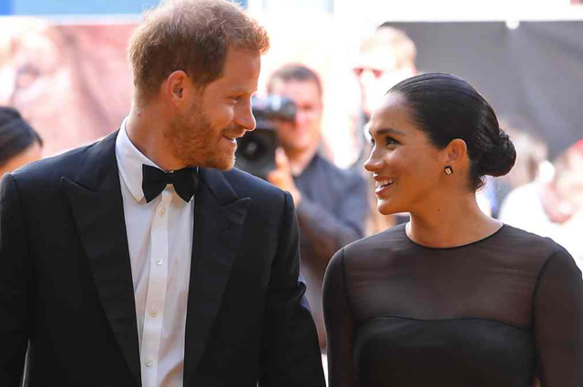 Принц Гарри и Меган Маркл поделились новыми фото из поездки в Африку