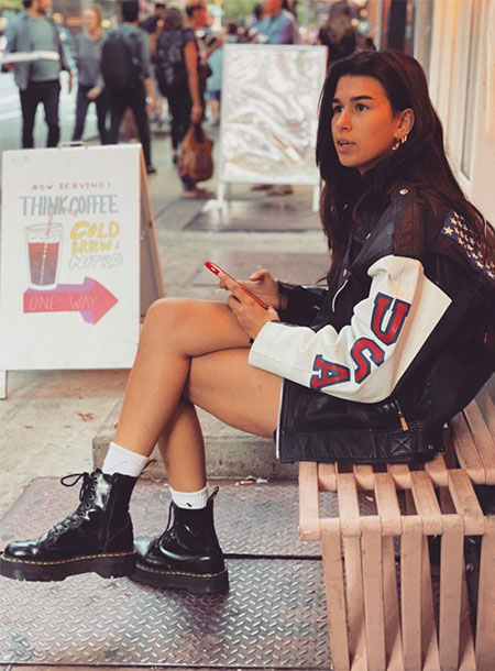 Иван Ургант опубликовал семейные фото в честь 20-летия своей дочери Эрики Иван Ургант опубликовал семейные фото в честь 20-летия своей дочери Эрики Дети,Дети знаменитостей