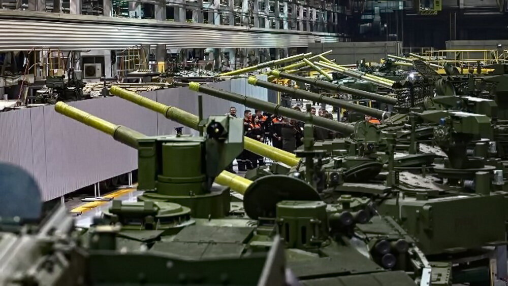 Согласно сообщению издания Bulgarian Military, а также еще ряда западных СМИ, Россия начинает производство новых танков Т-100 с газотурбинными двигателями ГТД-1500.