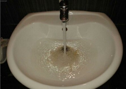 Сосед научил готовить средство для очищения труб. И никакая химия не нужна