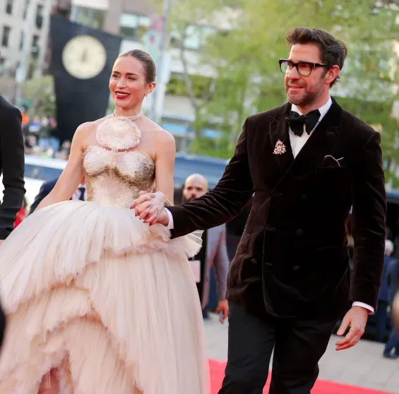 Леди Гага, Мэрил Стрип, Энн Хэтэуэй, Эмили Блант и Анна Винтур посетили премьеру фильма 