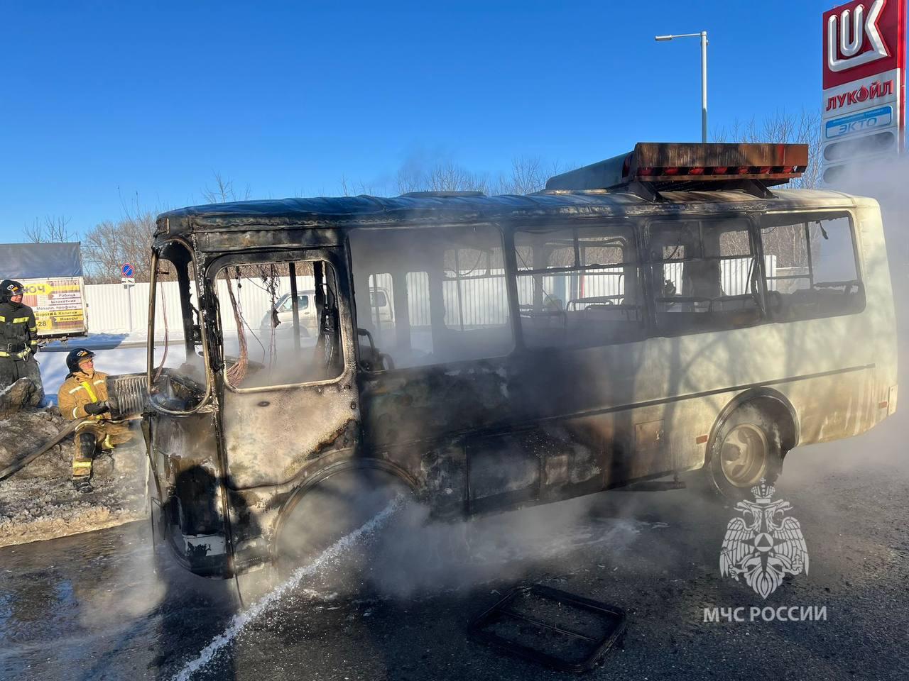 В Новосибирске загорелся автобус №189 с 10 пассажирами в салоне