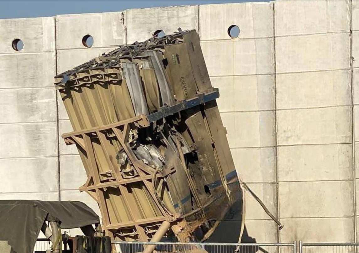 Поврежденная "Алмасом" пусковая установка ЗРС "Железный купол". Хесболла утверждает, что за время уничтожено "Алмасами" пять таких установок. Фото АОИ