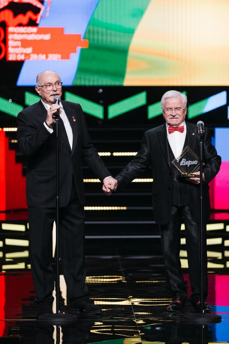 Светлана Иванова, Милош Бикович, Александр Петров и другие на церемонии закрытия ММКФ-2021 Светлана Иванова, Милош Бикович, Александр Петров и другие на церемонии закрытия ММКФ-2021 Звезды,Красная дорожка