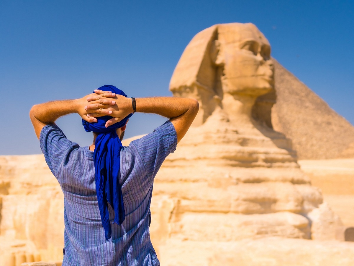 Сотни российских туристов уже сутки не могут улететь из Египта