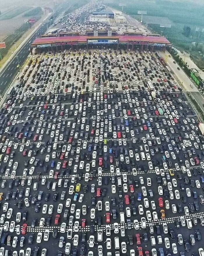 Пробка на въезде в город в Китае