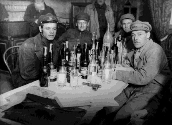 Как в СССР появились общественные самогоноварни Как в СССР появились общественные самогоноварни