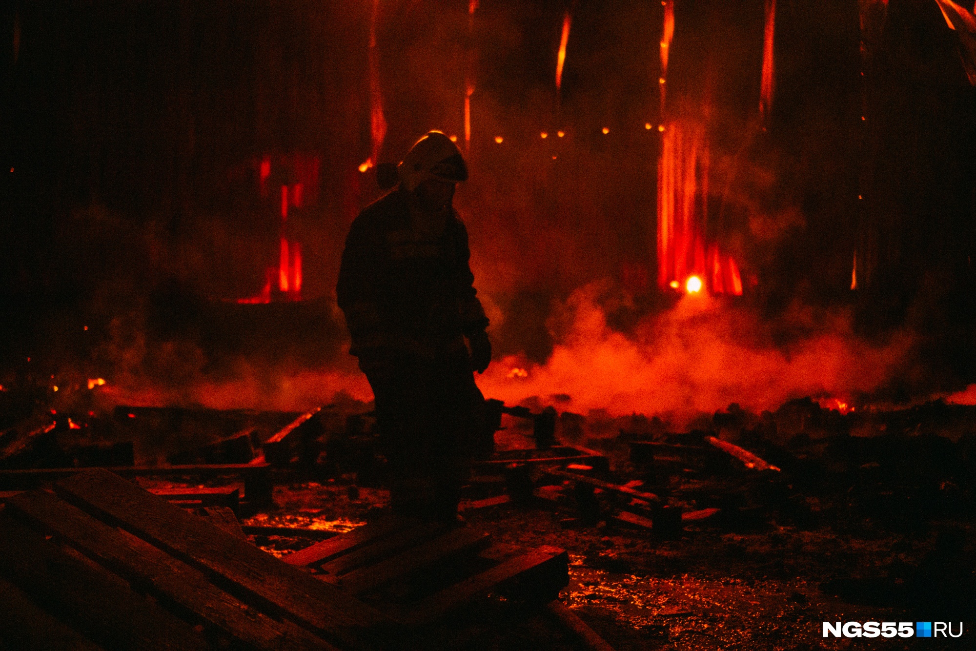 Пламя 16. Пожар. Фотографии пожара. Пожарный завод. Пожар в Омске.