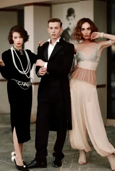 Екатерина Варнава, Дмитрий Кондрашов и Светлана Устинова в спектакле