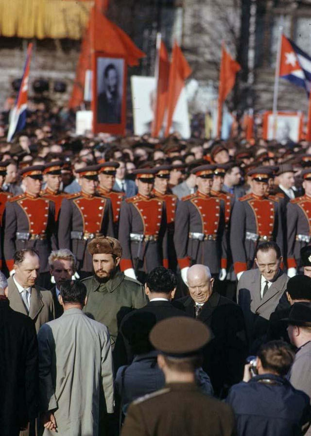 Во время первомайской демонстрации на Красной площади. СССР, история, кастро
