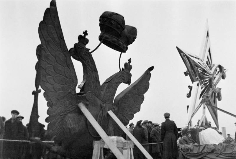 Разгул либерализма? Почему развалилась империя Разгул либерализма? Почему развалилась империя история
