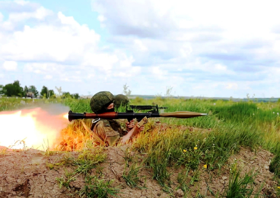 В Амурской области военнослужащие ВВО совершенствуют навыки стрельбы из РПГ-7В