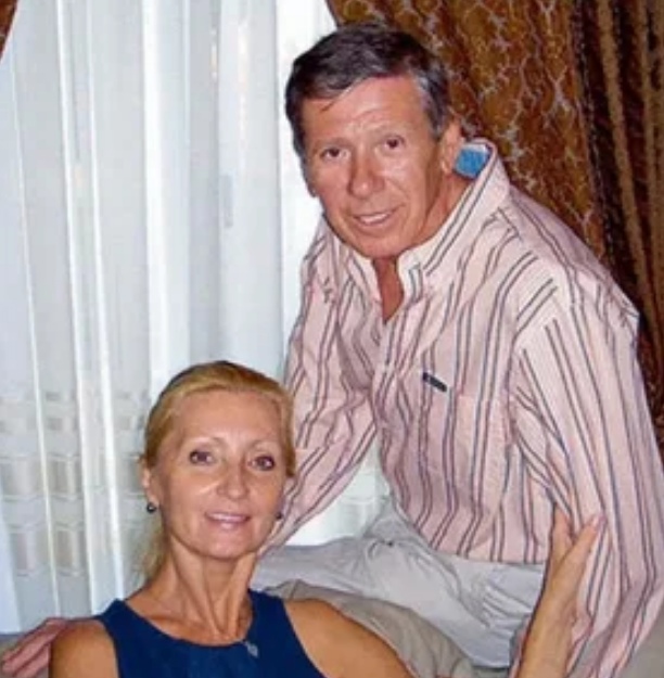 Виктора Ильичева после переезда поддерживала жена, Светлана Осиева.