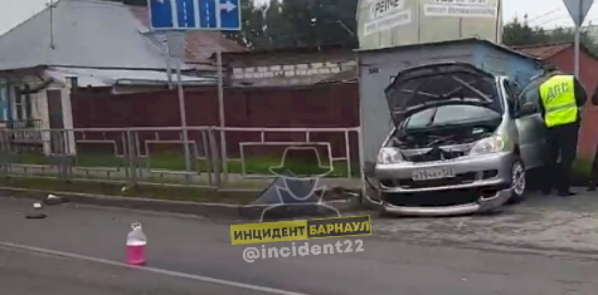 Жесткое столкновение двух иномарок произошло в Барнауле