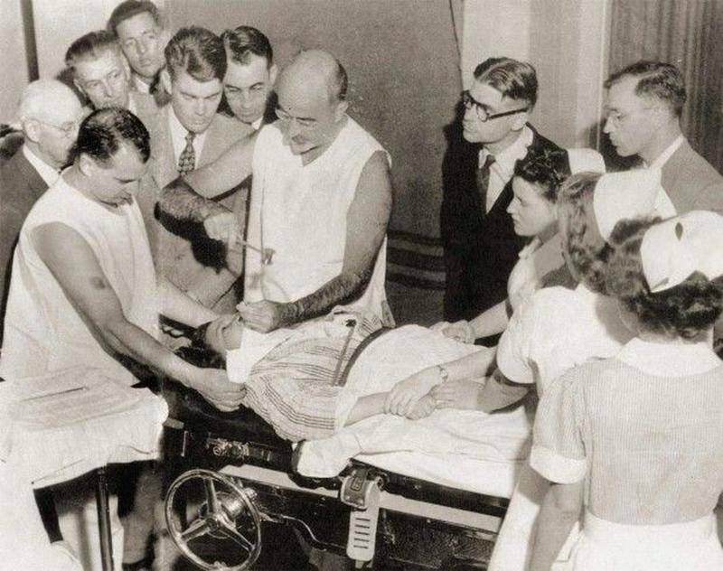 Лоботомия. История потрошения мозгов, или Самая постыдная Нобелевская премия Лоботомия. История потрошения мозгов, или Самая постыдная Нобелевская премия история