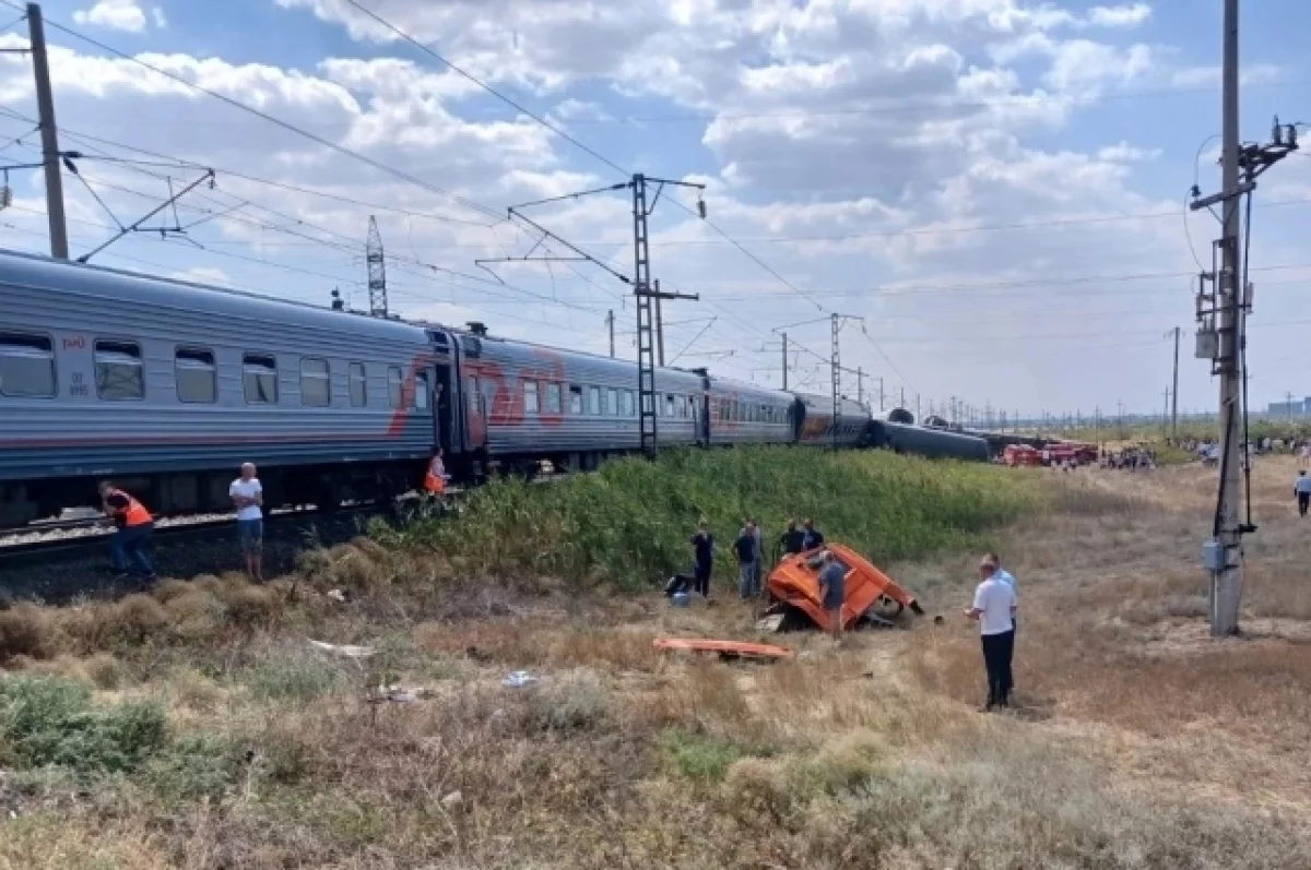 МВД: столкнувшийся с поездом под Волгоградом КамАЗ проехал на красный свет
