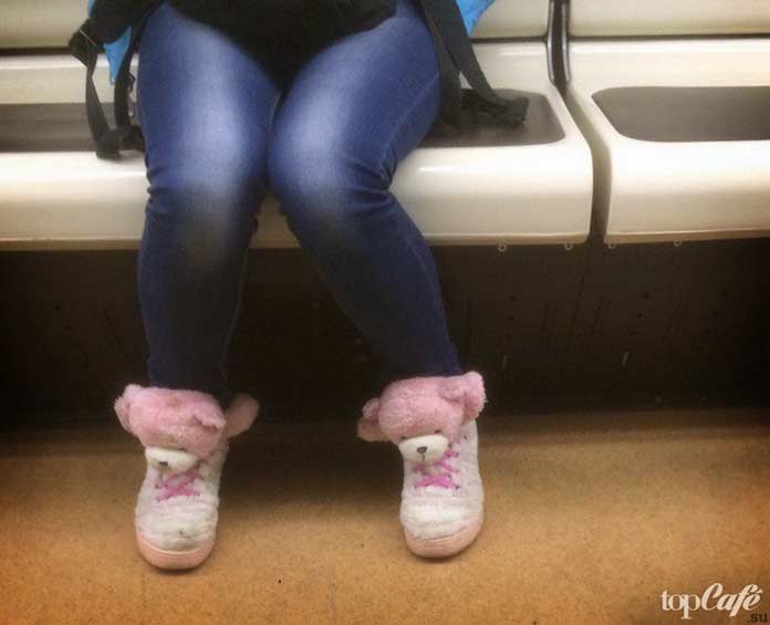 Фотографии женщин в метро: Девушка в метро