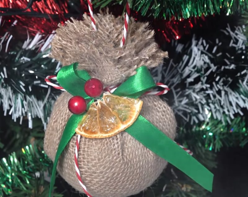 Отличные идеи, что можно сделать из мешковины и пенопластового шарика Отличные идеи, что можно сделать из мешковины и пенопластового шарика интерьер,переделки,рукоделие,своими руками,сделай сам