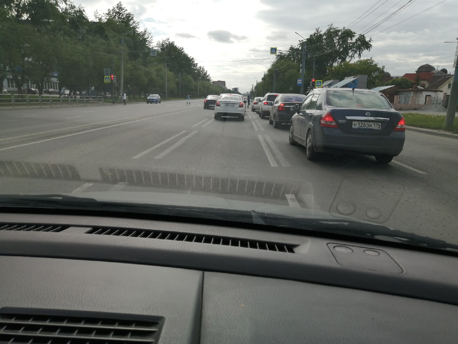 Ничего не нарушал: в Челябинске на тротуаре иномарка насмерть сбила пешехода