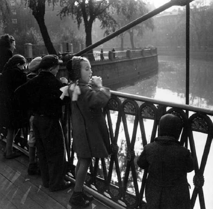 Из серии «Набережные Петербурга». СССР, Ленинград, 1957 год. Из серии «Набережные Петербурга». СССР, Ленинград, 1957 год.