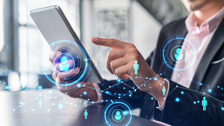 КРЮЧОК ДЛЯ ЛЮДЕЙ ЭПОХИ ПОТРЕБЛЕНИЯ: РАЗ-ДВА – И ГОТОВ ДИВЕРСАНТ