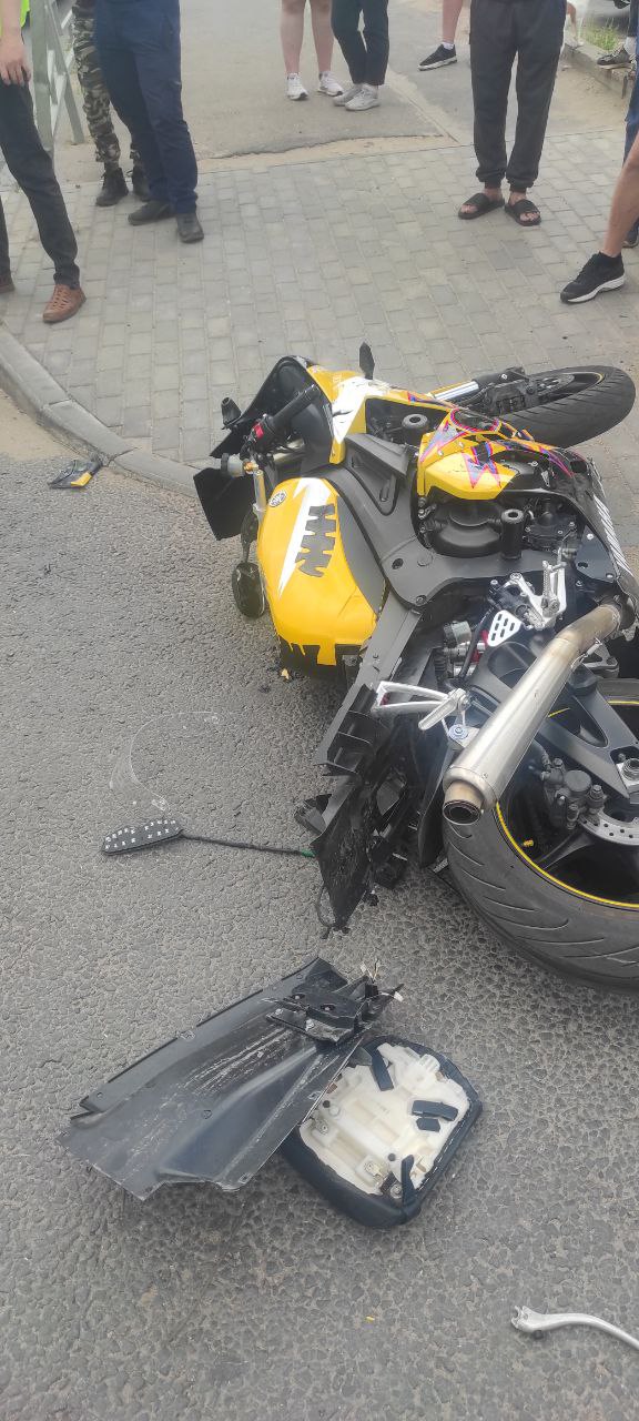 В Твери мотоциклист скончался в аварии до приезда скорой