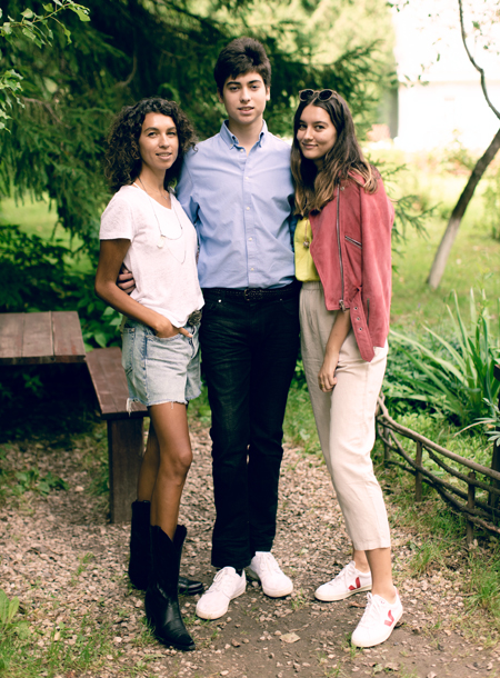 Надежда Оболенцева, Софья Капкова, Вика Газинская и другие на экскурсии в Музее-заповеднике Чехова Надежда Оболенцева, Софья Капкова, Вика Газинская и другие на экскурсии в Музее-заповеднике Чехова Звезды,Новости о звездах