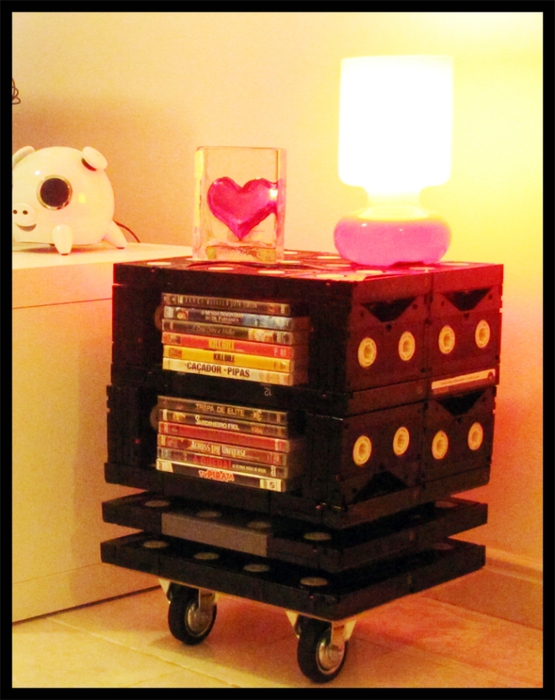 СТОЛИК ИЗ ВИДЕО-КАССЕТ. МАСТЕР-КЛАСС декор,дизайн,дом,жилье,инструмент,интерьер,квартира,мебель,ремонт,текстиль