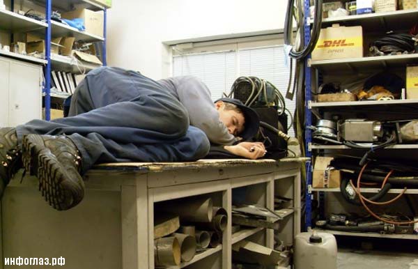 Сон на рабочем месте интересное