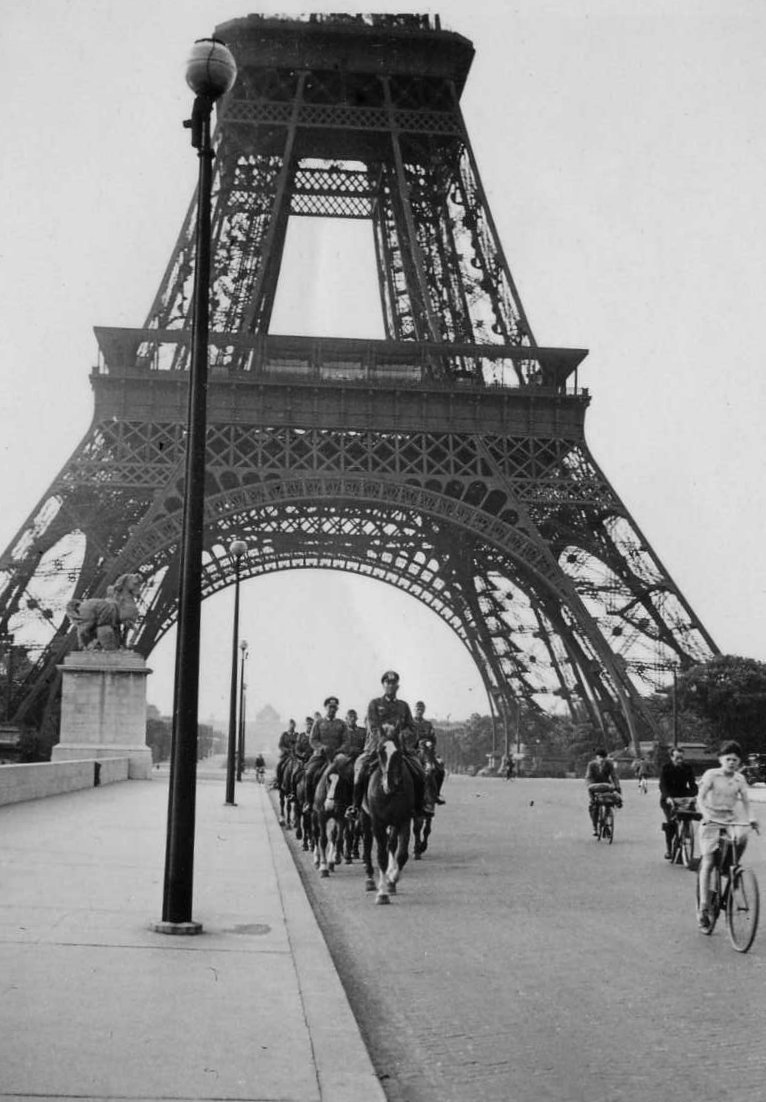 Немцы в париже 1940 фото