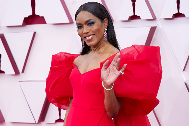 Оскар-2021: Анджела Бассетт на красной дорожке