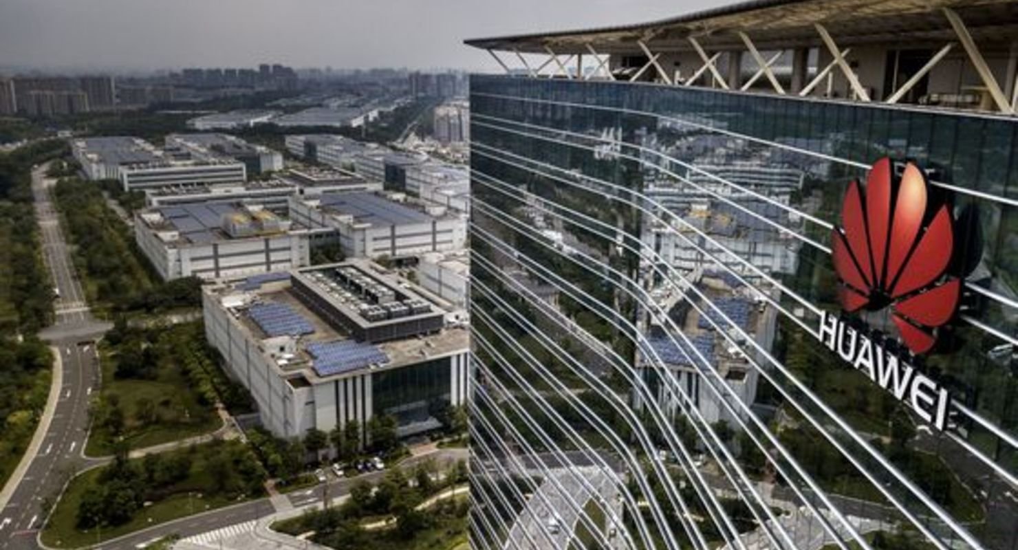 Huawei опубликовала изображения своего электрического кроссовера