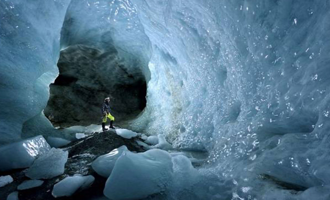 Подледный мир Антарктиды: под километровой шапкой находится бесконечная сеть пещер. Некоторые похожи на рукотворные