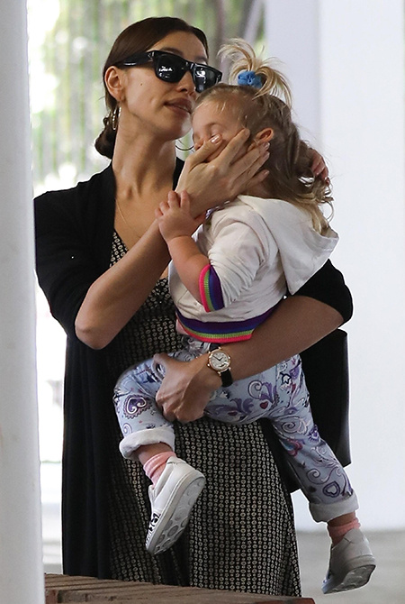 Ирина Шейк проводит время с дочерью на фоне слухов о романе Брэдли Купера и Леди Гаги Ирина Шейк проводит время с дочерью на фоне слухов о романе Брэдли Купера и Леди Гаги Дети / Дети знаменитостей
