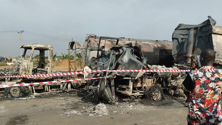 В пробке в Нигерии сгорели более 70 автомобилей
