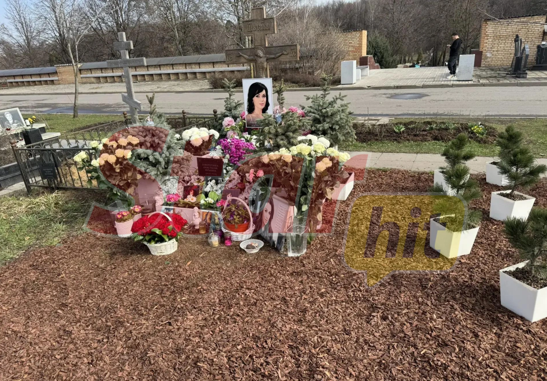 Привез ее любимые розы: муж Анастасии Заворотнюк, Петр Чернышев, приехал на могилу актрисы в день ее рождения рождения, прекрасная, появился, актрисы, Заворотнюк, сериала, могло, исполниться, нашей, Анастасии, Сегодня, также, могиле, безусловно, рядом, всегда, фигурист, потому, после, сыном