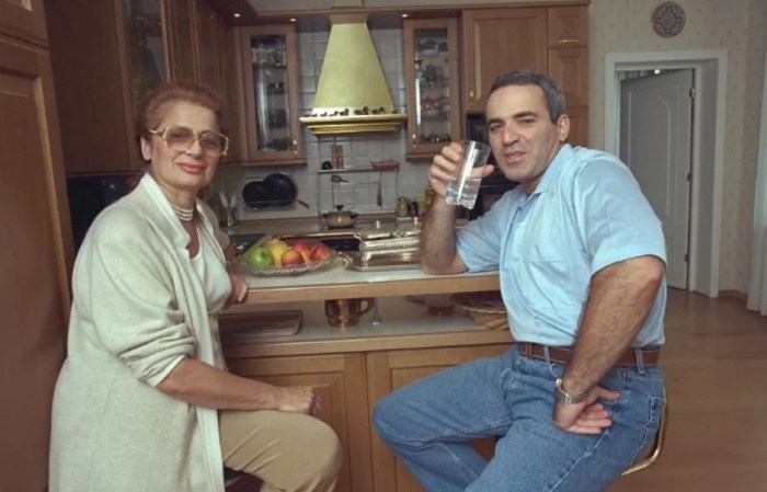 Марина Неёлова и Гарри Каспаров: Кто расстроил отношения известной актрисы и чемпиона мира по шахматам Марина Неёлова и Гарри Каспаров: Кто расстроил отношения известной актрисы и чемпиона мира по шахматам