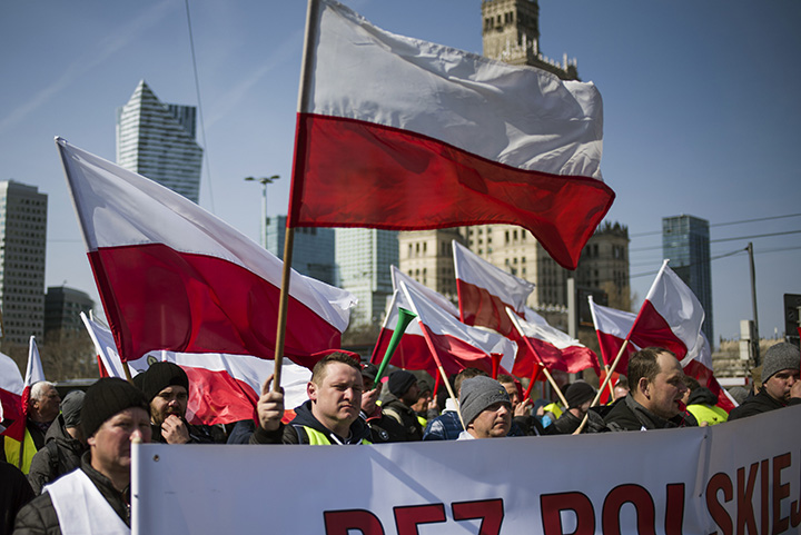 ПОЛЯКИ ВЫСЕЛЯЮТ УКРАИНЦЕВ ИЗ ЛЬВОВА: ЗАПАДНАЯ УКРАИНА ПРОДАНА ПОЛЯКИ ВЫСЕЛЯЮТ УКРАИНЦЕВ ИЗ ЛЬВОВА: ЗАПАДНАЯ УКРАИНА ПРОДАНА украина