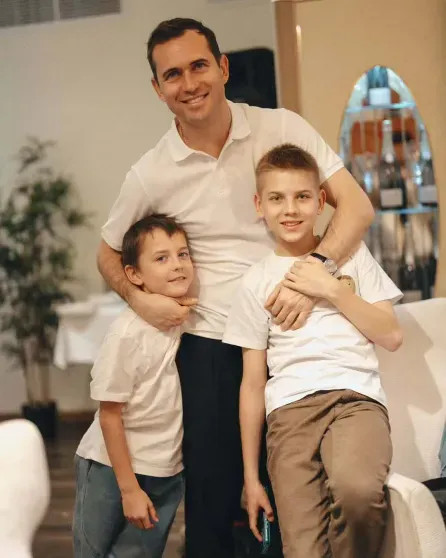 Александр Кержаков с сыновьями