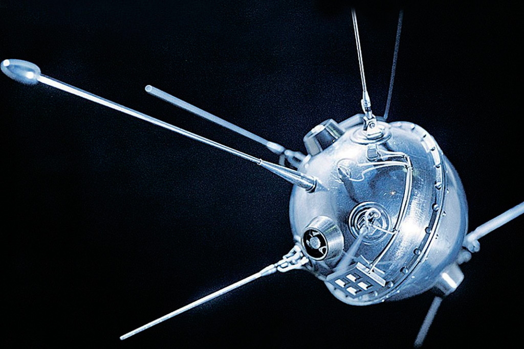 14 сентября 1959 года в 00:02:24[5] станция «Луна-2», легендарный "Лунник", впервые в мире достигла поверхности Луны в районе Моря Дождей вблизи кратеров Аристилл, Архимед и Автолик. Фото: starcatalog.ru